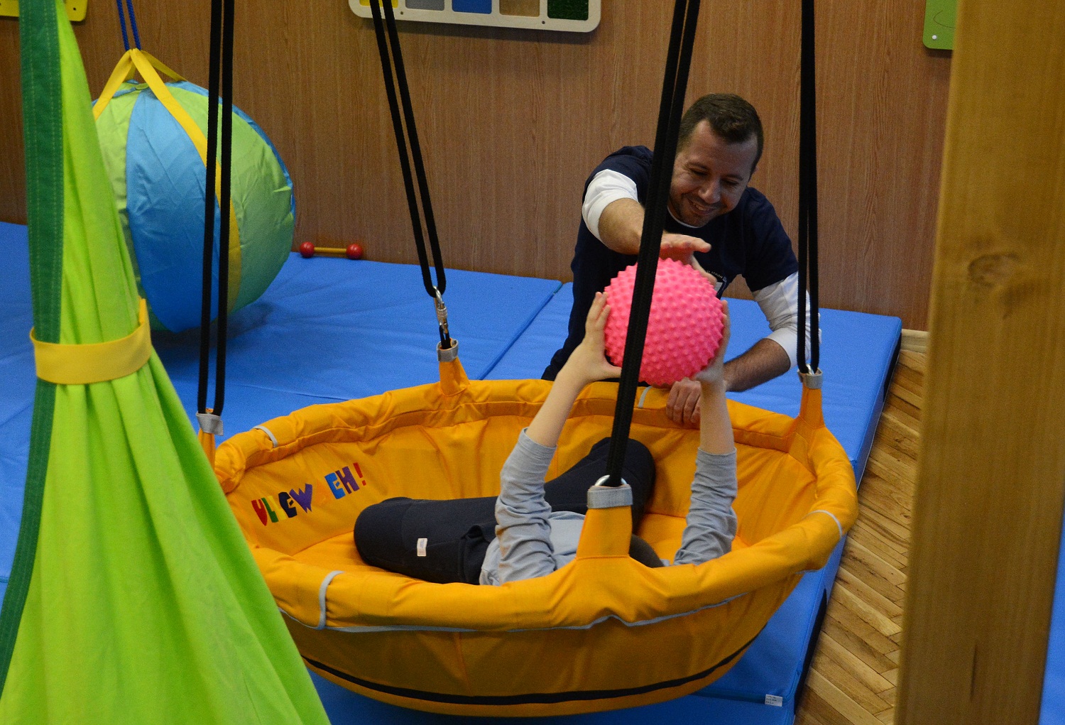 Откриха зала за ерготерапия в училището за деца с нарушено зрение (СНИМКИ)